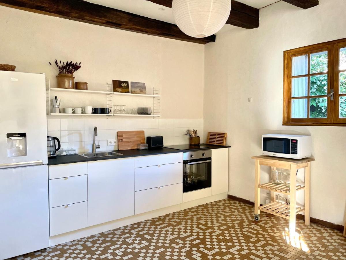 Stylish One Bedroom Apartment In A Lovely Village Saint-Vincent-Rive-d'Olt Bagian luar foto
