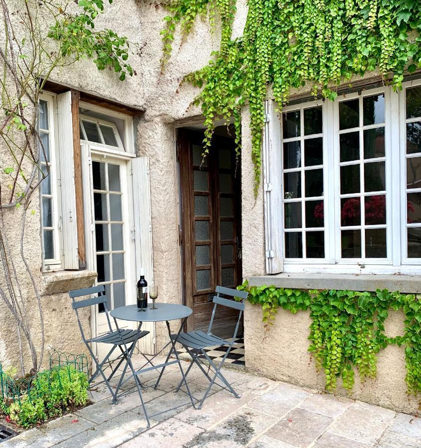 Stylish One Bedroom Apartment In A Lovely Village Saint-Vincent-Rive-d'Olt Bagian luar foto