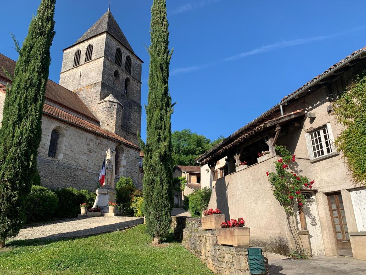 Stylish One Bedroom Apartment In A Lovely Village Saint-Vincent-Rive-d'Olt Bagian luar foto